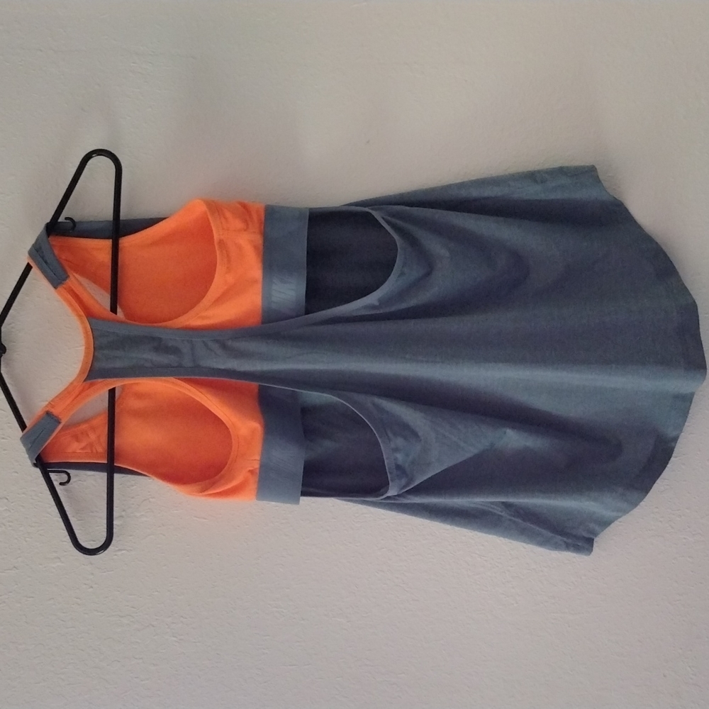 Woman's Nike running top size medium - Picture 2 of 5